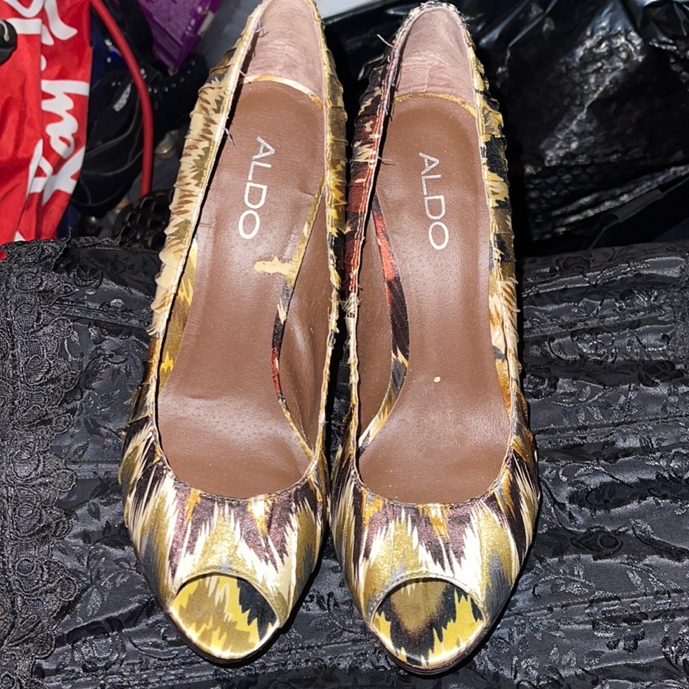 Aldo earth tone colored heel